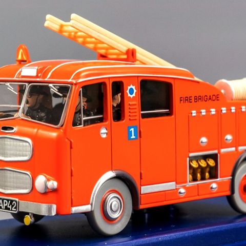 TINTIN CAR #42 Fire Engine Black Island Herge modellbil 1/43