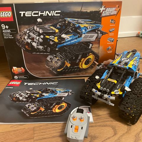 Lego Technic Remote Controlled Stunt Racer