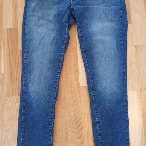 Jeans fra Jean Paul selges