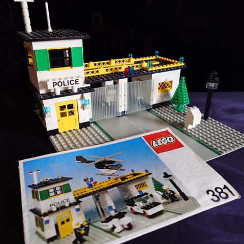 Lego politistasjon fra 1979 (Vintage. Lego 381)