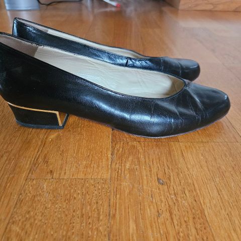 Klassiske Bally pumps str 5 (ca 38)