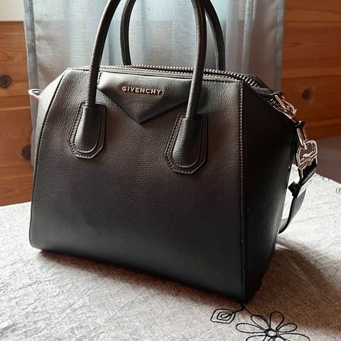 Givenchy antigona small