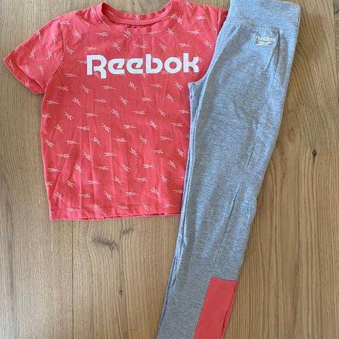 Reebok t shirt og tights str 10år