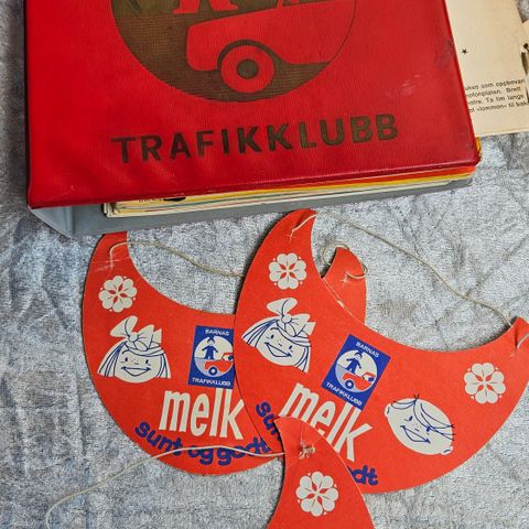 Barnas Trafikklubb 1972-1976, fyldig mappe + 3 solskjermer