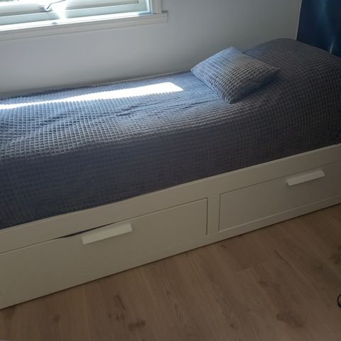 Ikea Hermnes bed for 2 people