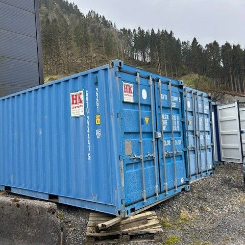 4 containere i god stand