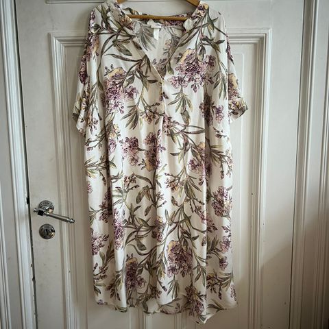 Plus size tunika/kjole med blomstermønster, XL
