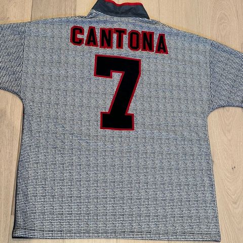 Strøken og autentisk Cantona 1995-96 bortedrakt, Large