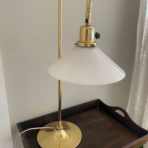 Skomakerlampe for bord i  flott design, selges rimelig