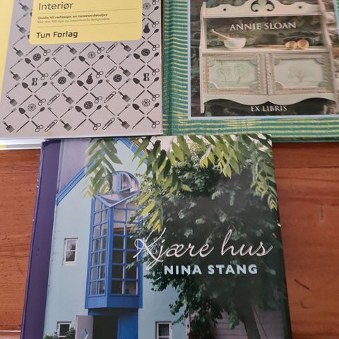 2 bøker om Redesign, dekorativ møbel  maling og om hus
