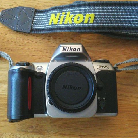 Nikon F65D kamerahus