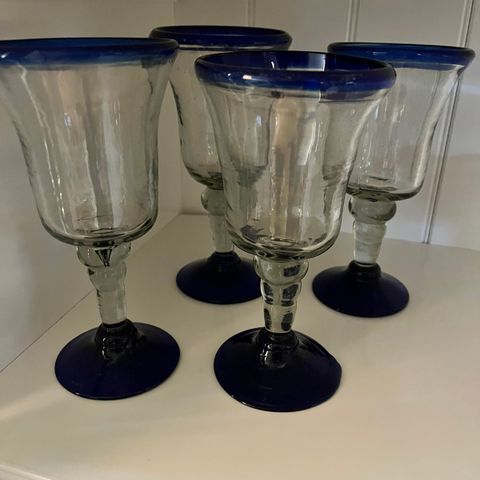 Håndlagde glass