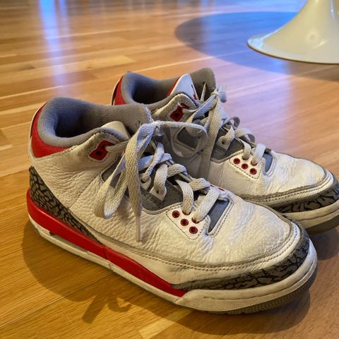 Air Jordan 3 Fire Red så