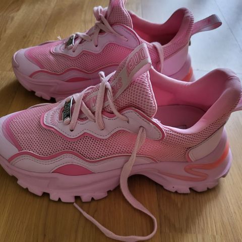 Lekre rosa Steve Madden sneakers