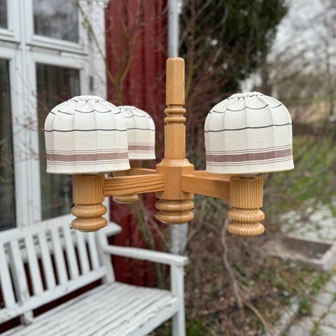 Lampe / taklampe / retro / furu / vintage / Solbackens Svarveri