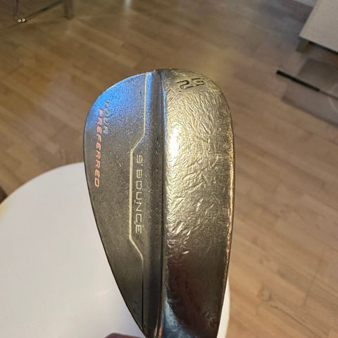 Taylormade tour preferred wedge: 52 grader, 9 bounce.
