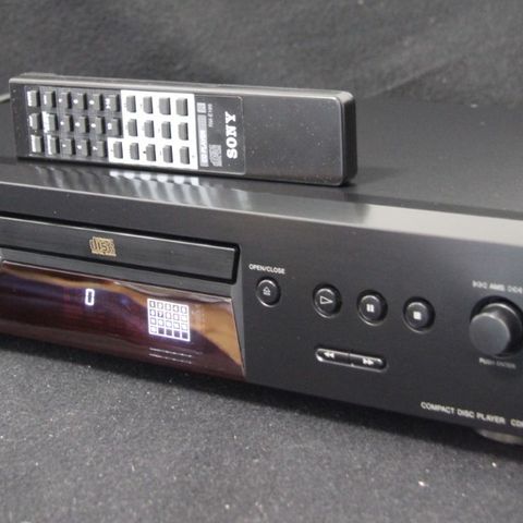 Sony CDP-XE270 med fjernkontroll ,  S/N (SNR) 102 dB, channel seperation 100 dB