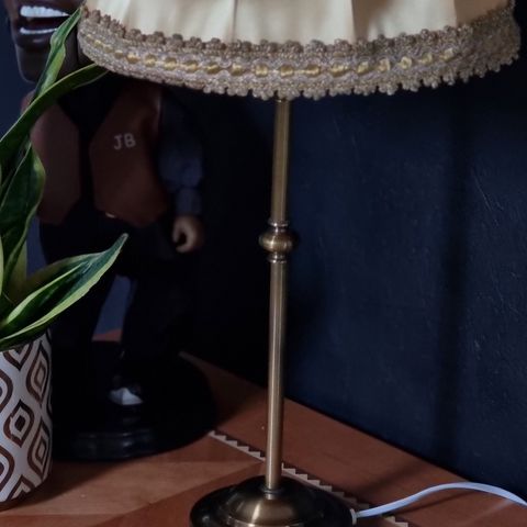 Flott og dekorativt lampe stor 62 cm