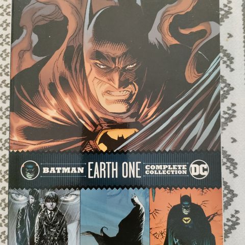 Batman Earth One Complete Collection