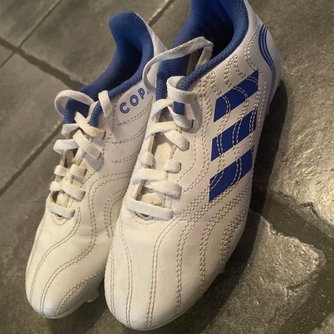 Adidas fotballsko str 32