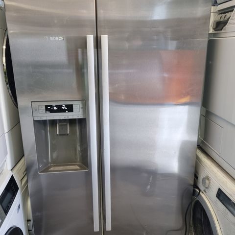 Bosch side by side kjøleskap med Vanndispenser. GRATIS FRAKT I OSLO
