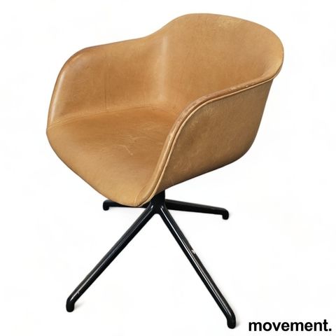 Muuto Fiber chair i brunt skinn / mørk grålakkert metall, med sving, brukt