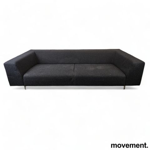 3-seter sofa i mørkt grått ullstoff fra Bolia, modell Less, bredde 240cm, pent b