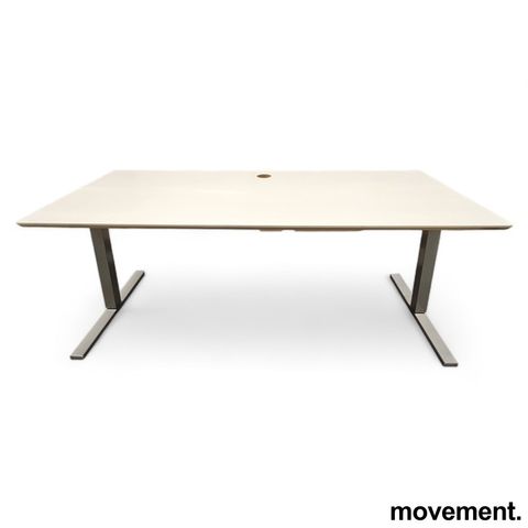 2 stk Skrivebord med elektrisk hevsenk i hvit / grått understell, Edsbyn, 180x80