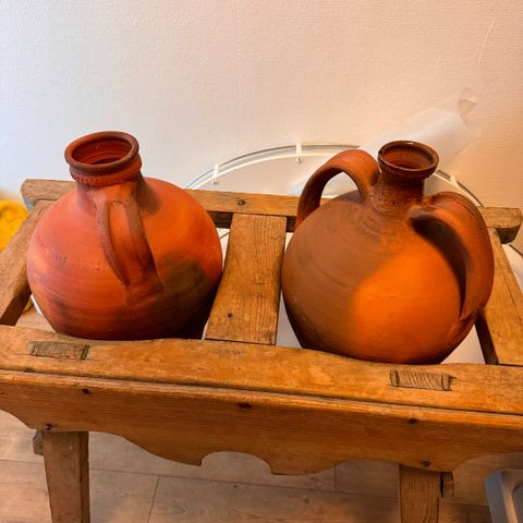 2 stk krukker/vaser i keramikk selges billig