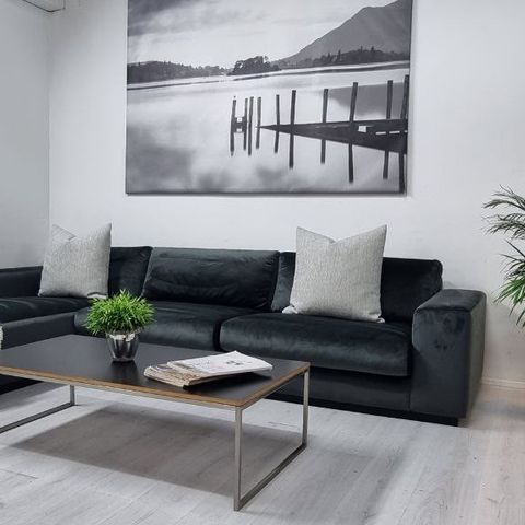 Strøken, nyomtrukket Bolia Sepia sofa med sjeselong | Leveringsklar