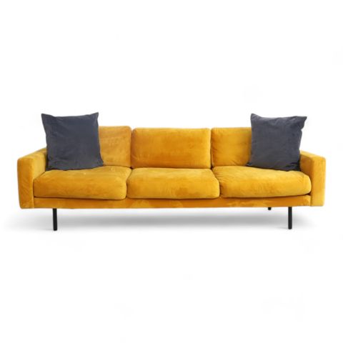 Fri Frakt | Nyrenset | Skeidar 3-seter sofa i gul velur