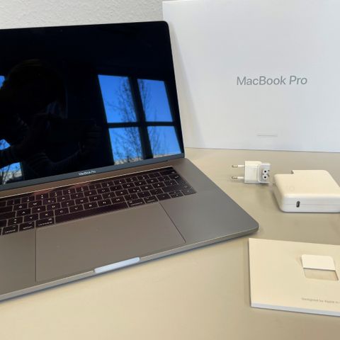 MacBook Pro 15" M16 (2018) Nytt batteri ) L38