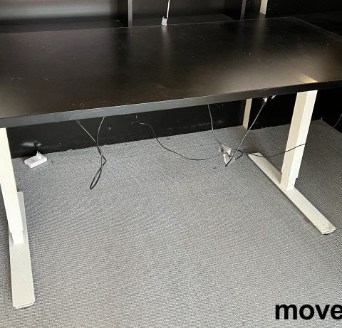Skrivebord med elektrisk hevsenk i sort / hvitt understell, Linak, 160x80cm, pen