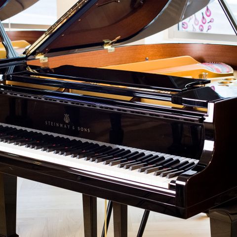 Steinway & Sons mod. M-170