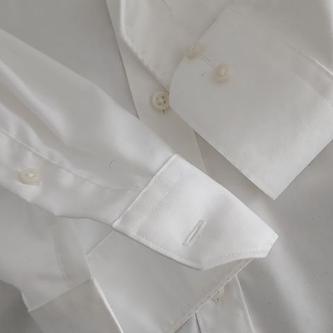Hvit dress skjorte til 17 mai. Størrelse Large