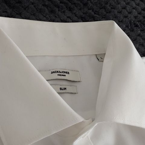 Hvit dress skjorte. Størrelse Large