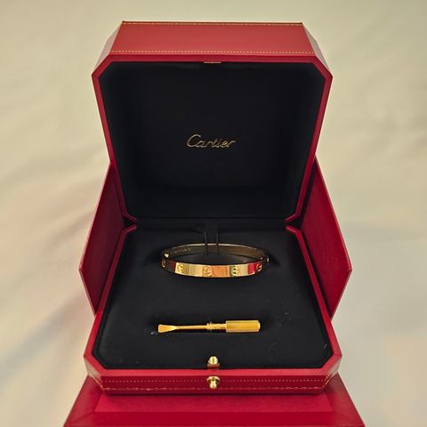 "Love" Cartier armbånd selges