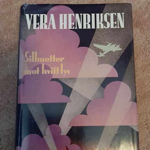 Vera Henriksen:Silhuett mot hvitt lys