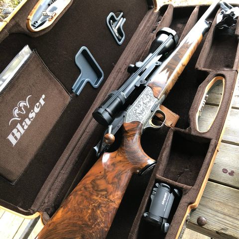 Blaser R8 Baronesse 9,3x62 m/Zeiss og Aimpoint