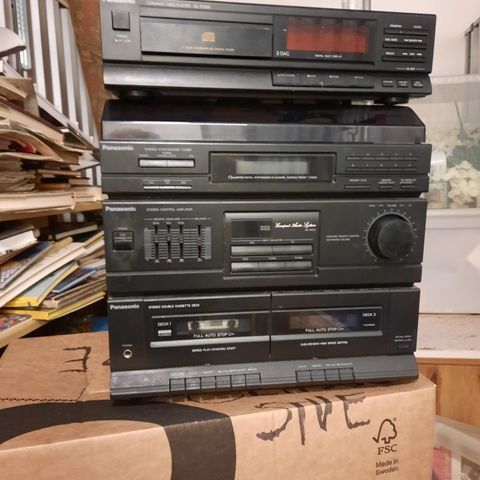 "Rack" med platespiller, radio ,kassettspiller,cd spiller