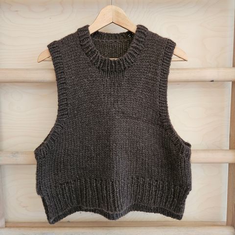 Holiday slipover vest fra Petiteknit