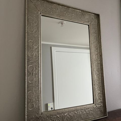 Kjempesøt sølvfarget speil