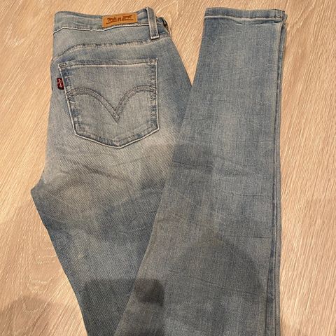 Selger Levis skinny jeans