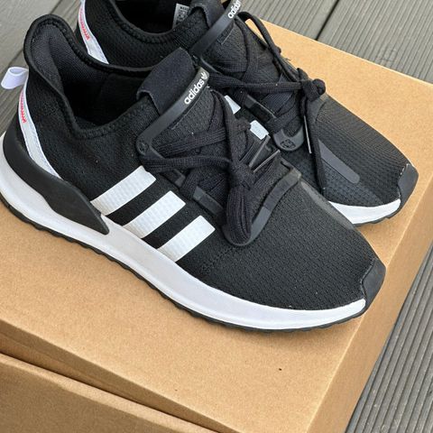 Adidas sko str.38