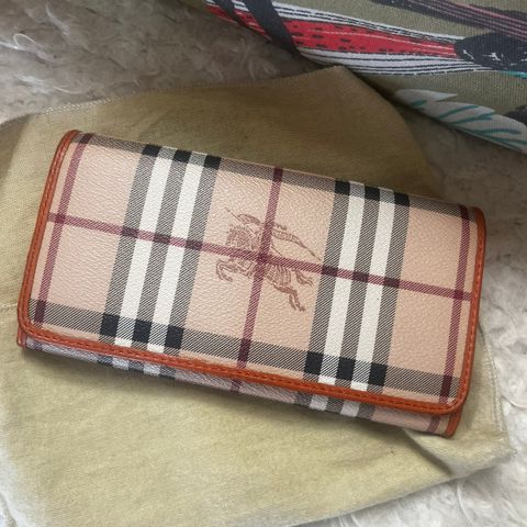 Burberry  Heritage zip wallet . Ekte Burberry dame lommebok