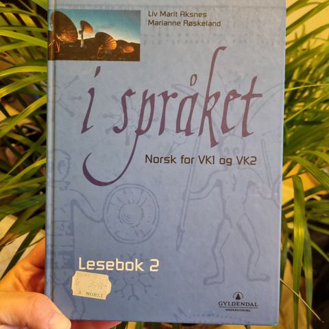 I språket - Norsk for VK1 og VK2. Lesebok 2.
