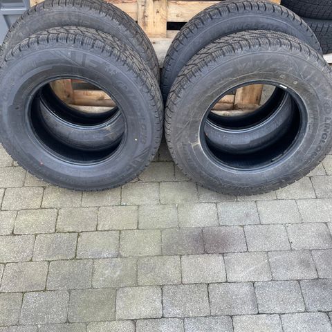 Piggdekk 225/75 R16 C