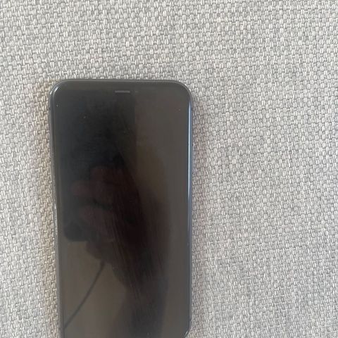 Pent brukt Iphone 11. 128 GB svart