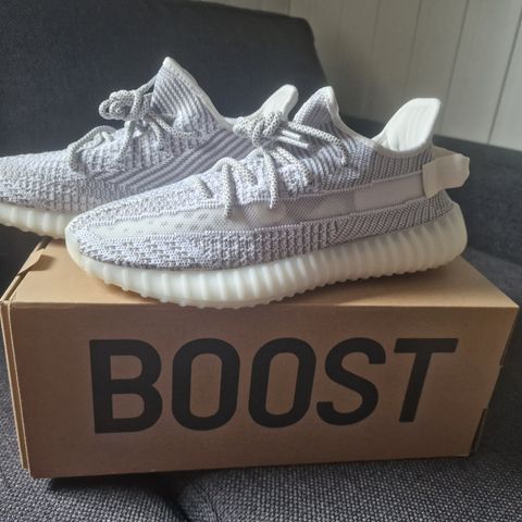 Yeezy 350 V2 str 43 1/3