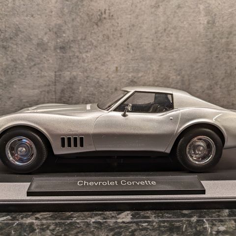 Chevrolet Corvette C3 Stingray - 1969 modell - Sølv metallic - Norev - 1:18